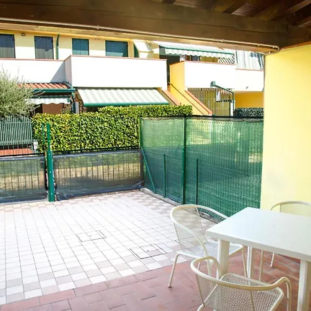 アパート Family Flat With Two Private Courtyards エラクレア・マーレ