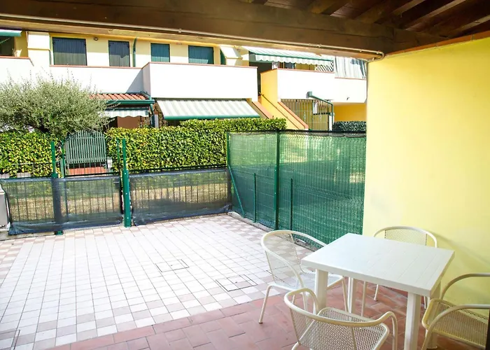 Daire Family Flat With Two Private Courtyards Eraclea Mare
